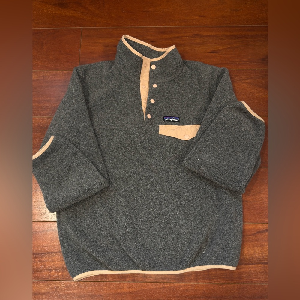 Patagonia Women's Gray and Cream Cowl Sweater - Picture 5 of 14